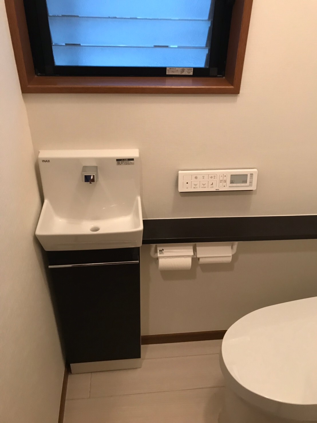 LIXILトイレ「サティスS」手洗い器「コフレル」 埼玉のリフォームはキューブリノベーションへ